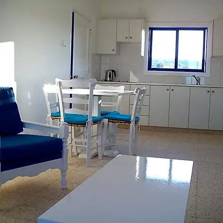 Flokkas Aparthotel 4*