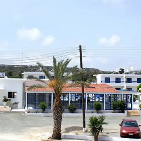 Flokkas Aparthotel 4*