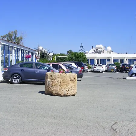 Flokkas Aparthotel 4*